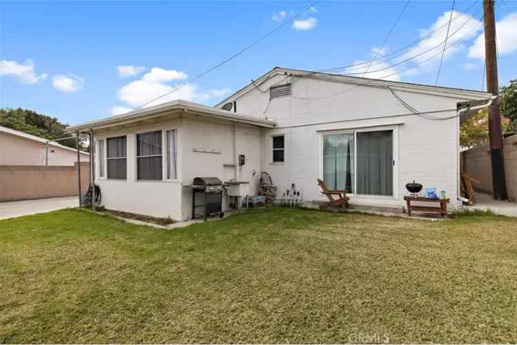 Multi-family house For Sale in 3750, Locust Avenue, Long Beach, California