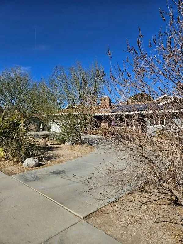 Single-family house For Sale in 1283, West Lancaster Boulevard, Lancaster, California