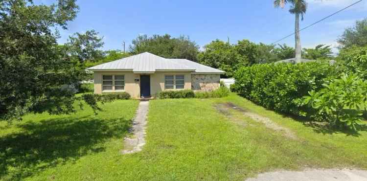 Single-family house For Sale in Naples, Florida