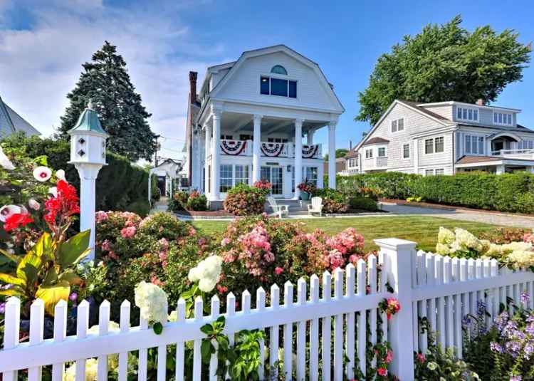 Single-family house For Sale in 124, Beach Avenue, Milford, Connecticut