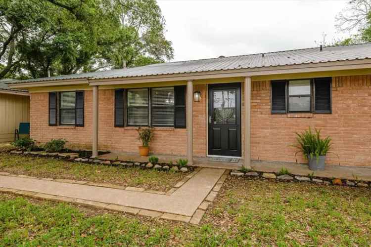 Single-family house For Sale in 150, County Road 146, Jarrell, Texas