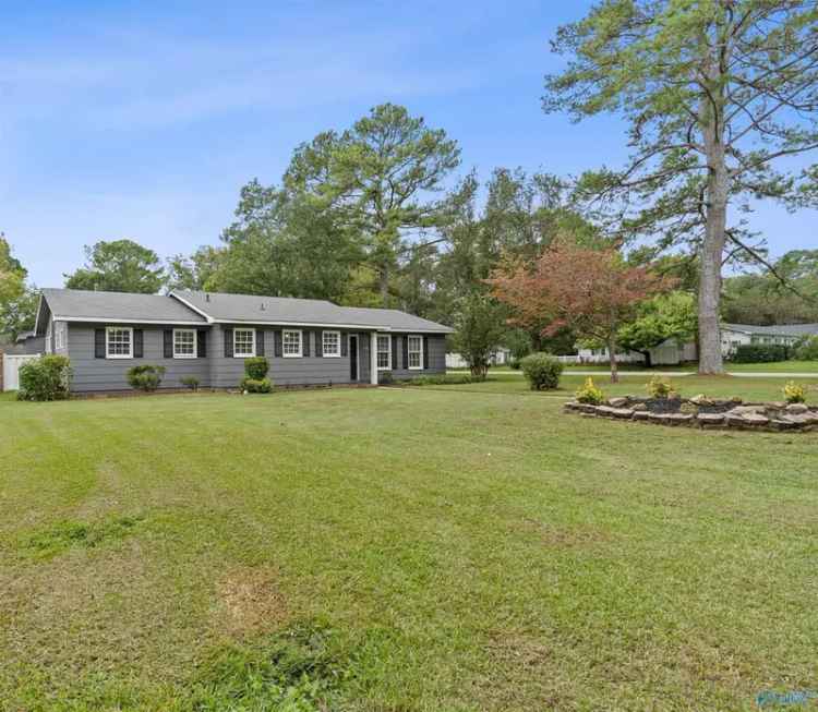 Single-family house For Sale in Decatur, Alabama