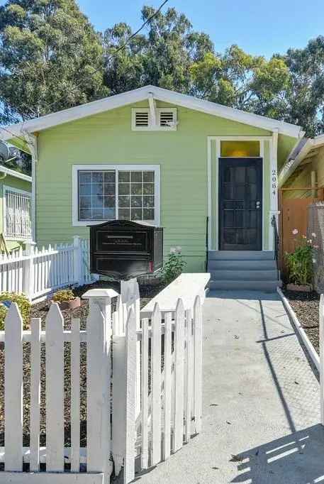 Single-family house For Sale in 2084, Harrington Avenue, Oakland, California