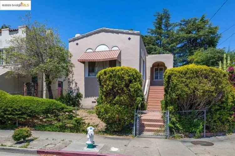 Single-family house For Sale in 3151, Rawson Street, Oakland, California