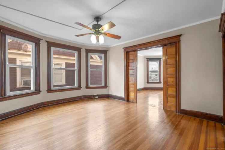 Multi-family house For Sale in Bridgeport, Connecticut