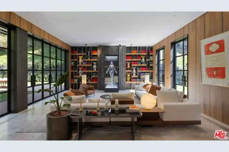 Single-family house For Sale in 2650, Benedict Canyon Drive, Beverly Hills, California