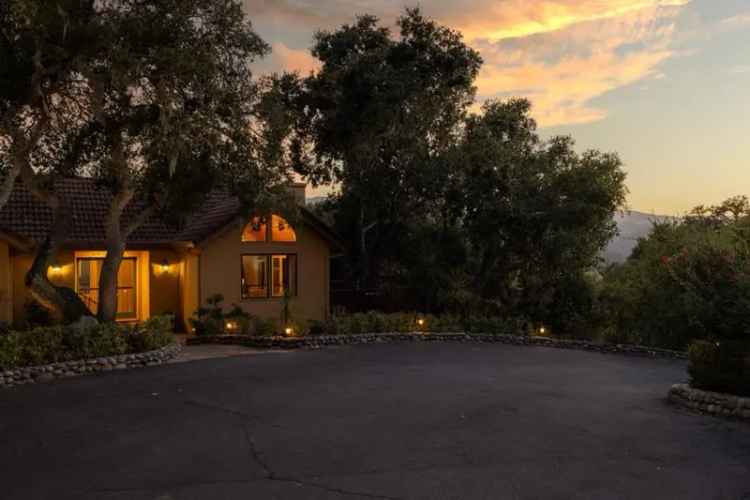 Single-family house For Sale in Carmel Valley, California