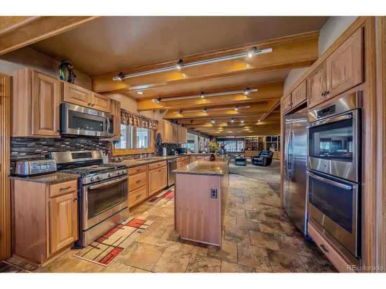 Single-family house For Sale in Arvada, Colorado