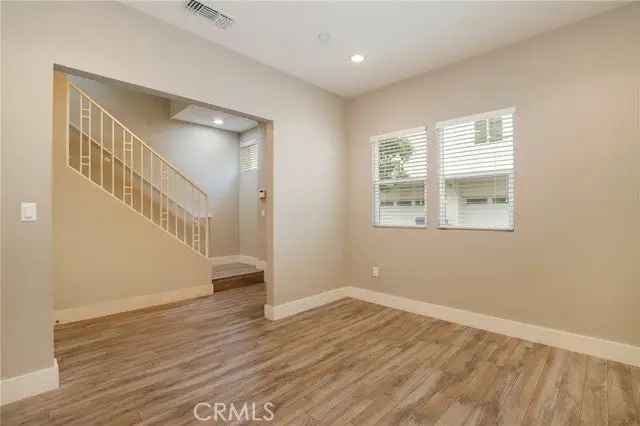 Single-family house For Sale in 5656, Hazeltine Avenue, Los Angeles, California