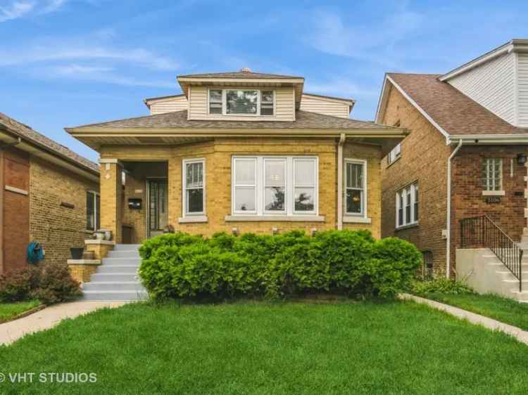 Single-family house For Sale in 5110, West Newport Avenue, Chicago, Illinois