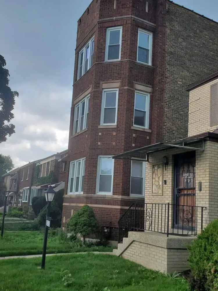 Multi-family house For Sale in 10140, South Rhodes Avenue, Chicago, Illinois