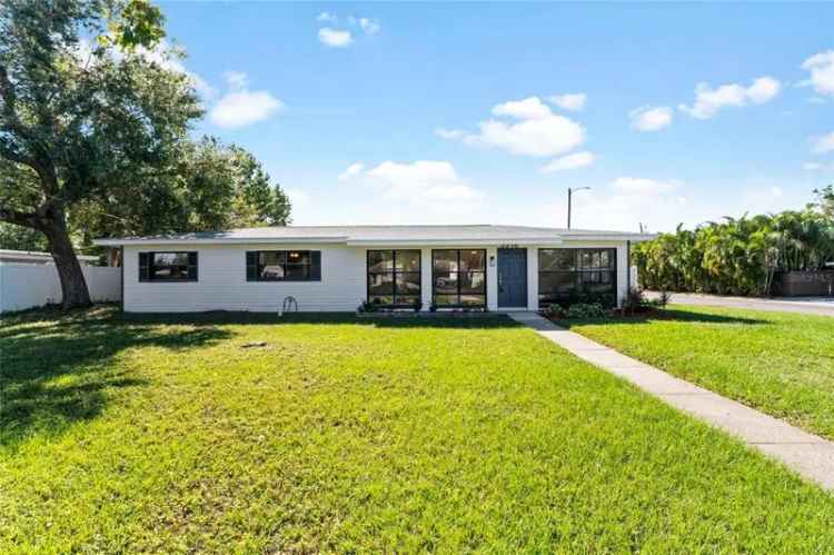 Single-family house For Sale in 3916, West Wisconsin Avenue, Tampa, Florida