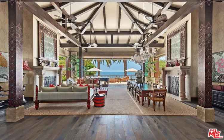 Single-family house For Sale in Malibu, California