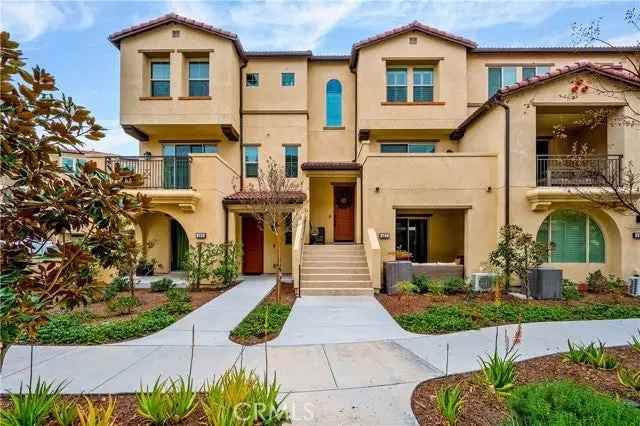 Single-family house For Sale in Lake Forest, California