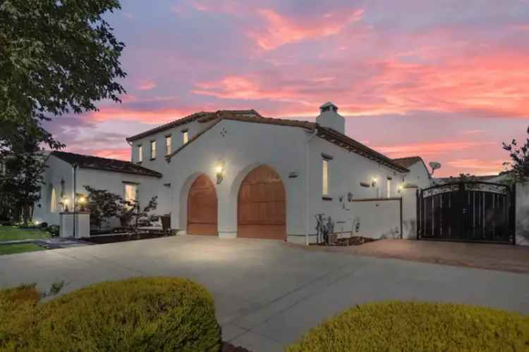 Single-family house For Sale in Gilroy, California