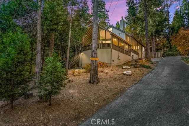 Single-family house For Sale in 28657, Shenandoah Drive, Lake Arrowhead, California