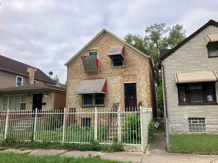 Single-family house For Sale in 8828, South Eggleston Avenue, Chicago, Illinois