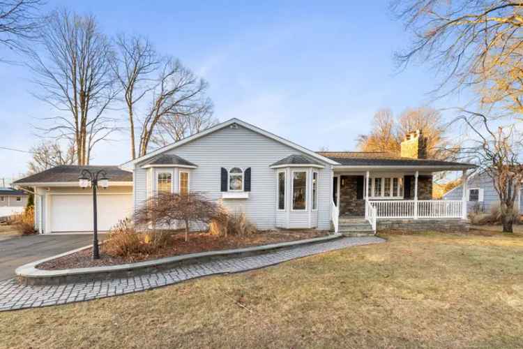 Single-family house For Sale in 100, Lynwood Drive Extension, Cheshire, Connecticut