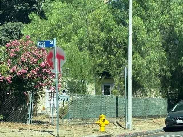 Single-family house For Sale in 2723, Pirtle Street, Los Angeles, California