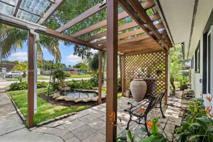 Single-family house For Sale in 3660, Southwest 23rd Street, Fort Lauderdale, Florida