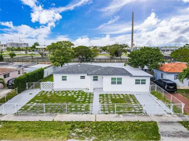 Single-family house For Sale in 8330, Northwest 35th Place, Hialeah, Florida