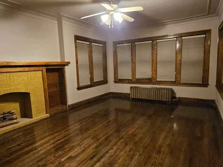 Multi-family house For Sale in 8130, South Langley Avenue, Chicago, Illinois