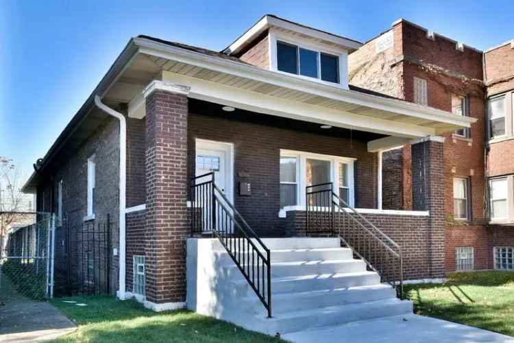 Single-family house For Sale in 8004, South Ada Street, Chicago, Illinois