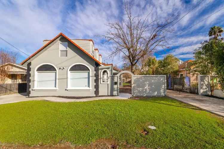 Single-family house For Sale in 4049, Washington Avenue, Sacramento, California