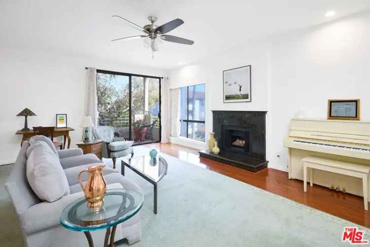 Condo For Sale in 1209, Amherst Avenue, Los Angeles, California