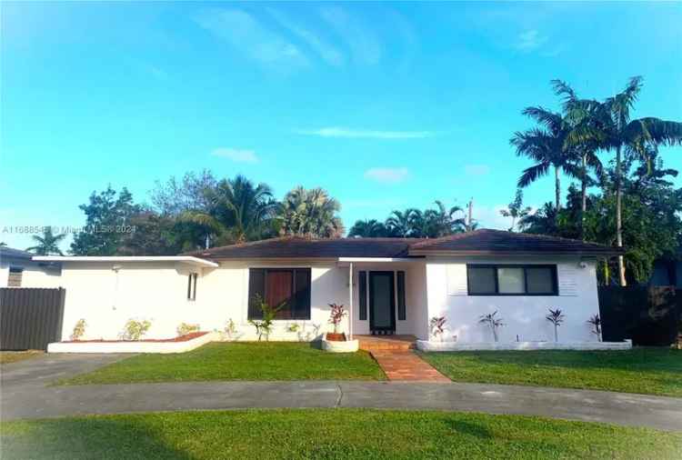 Single-family house For Sale in 10825, Peachtree Drive, Hialeah, Florida