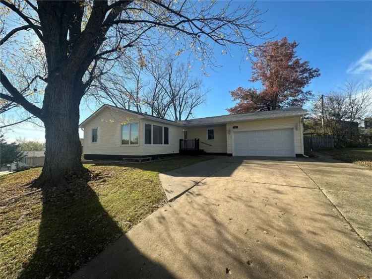 Single-family house For Sale in 204, Glenbrook Southeast Drive, Marion, Iowa