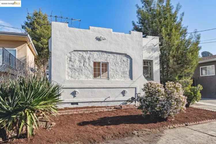 Single-family house For Sale in 6700, Laird Avenue, Oakland, California