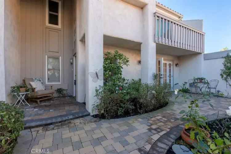 Single-family house For Sale in 38, Acacia Tree Lane, Irvine, California