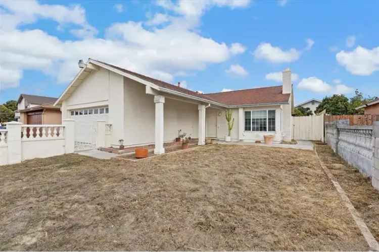 Single-family house For Sale in 6843, Fuji Street, San Diego, California