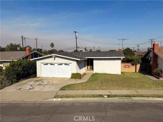 Single-family house For Sale in 8381, East Blithedale Street, Long Beach, California