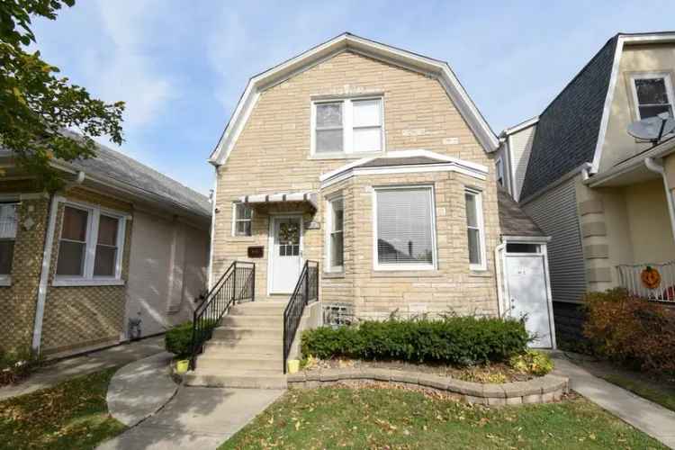 Multi-family house For Sale in 5832, West Cornelia Avenue, Chicago, Illinois