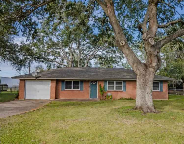 Single-family house For Sale in 1809, Willow Street, Bay City, Texas