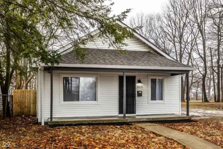 Single-family house For Sale in 2612, Station Street, Indianapolis, Indiana