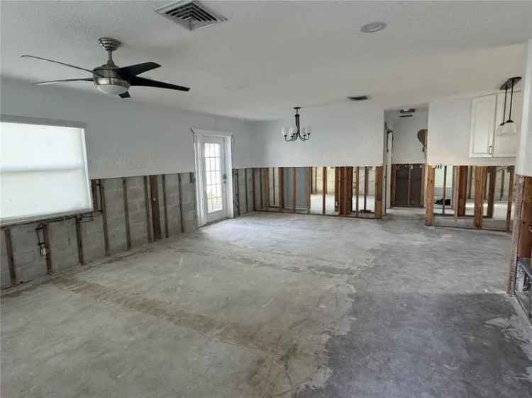 Single-family house For Sale in 1710, Shore Acres Boulevard Northeast, Saint Petersburg, Florida