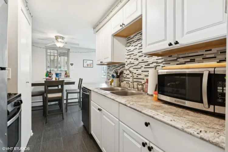 Condo For Sale in 2629, North Hampden Court, Chicago, Illinois