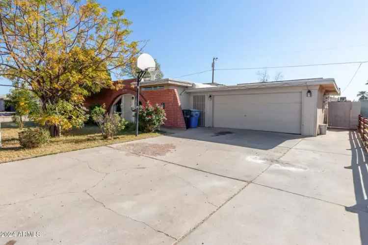 Single-family house For Sale in 3433, West Poinsettia Drive, Phoenix, Arizona