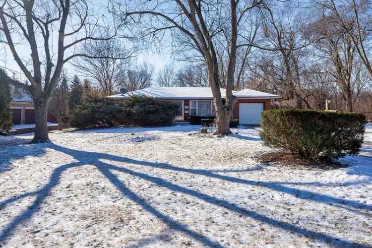 Single-family house For Sale in 1611, Oakwood Road, Northbrook, Illinois