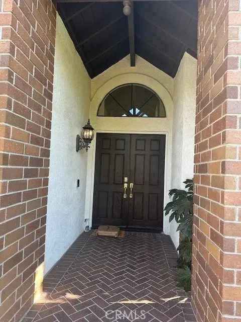 Single-family house For Sale in 25682, Nottingham Court, Laguna Hills, California