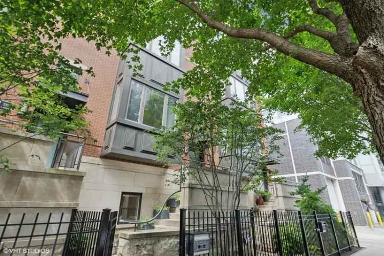 House For Sale in 738, North Hudson Avenue, Chicago, Illinois