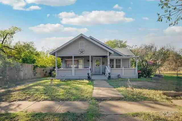 Single-family house For Sale in 1158, Sycamore Street, Abilene, Texas