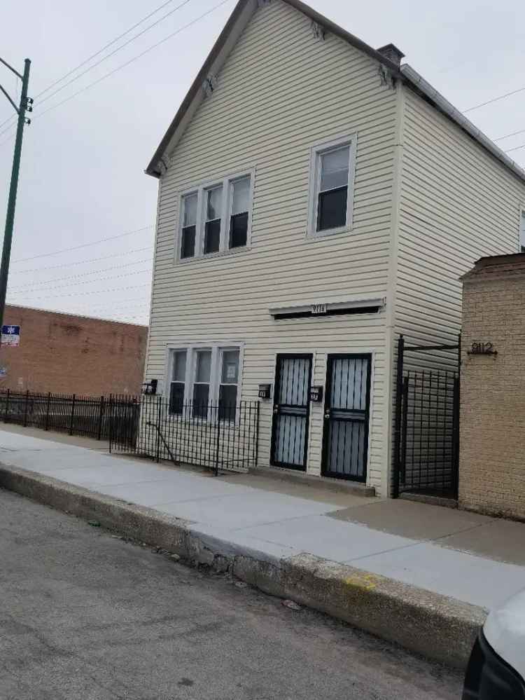 Multi-family house For Sale in 9116, South South Chicago Avenue, Chicago, Illinois