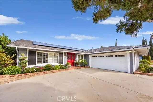 Single-family house For Sale in 20833, Tribune Street, Los Angeles, California