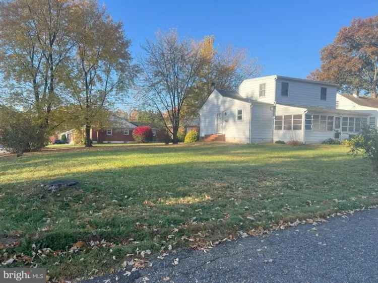 Single-family house For Sale in Claymont, Delaware