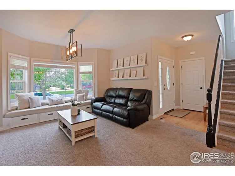 Single-family house For Sale in Windsor, Colorado