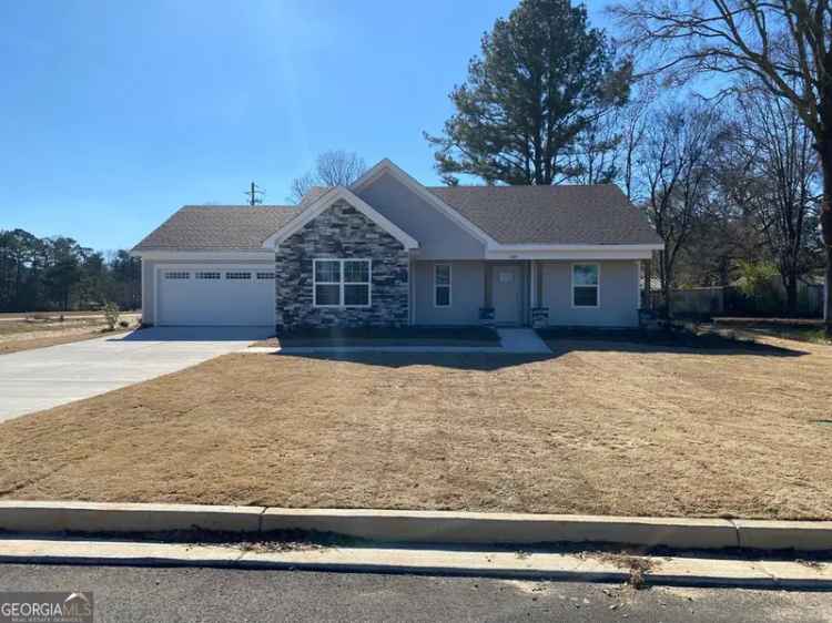 Single-family house For Sale in Center Point, Alabama